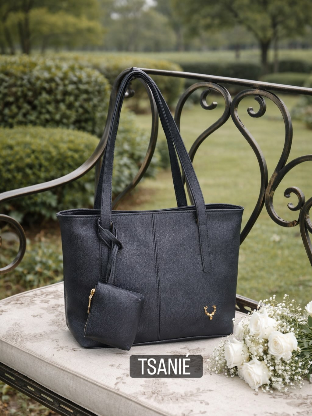 Ada benda yang nggak perlu banyak bicara. Cukup hadir, dan terasa pas..😁 (2)